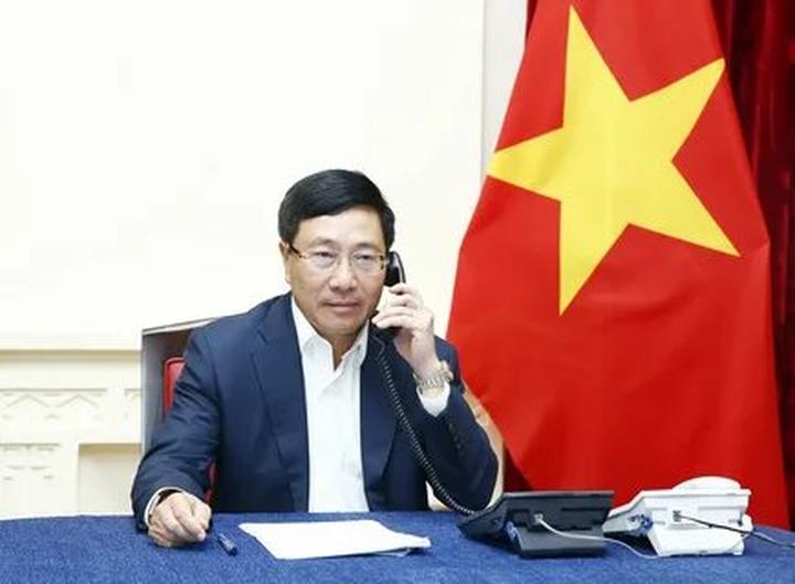 4 kiểu áo sơ mi dìm dáng, xỉn - Cảm hứng video marketing từ Hotspot Matrix